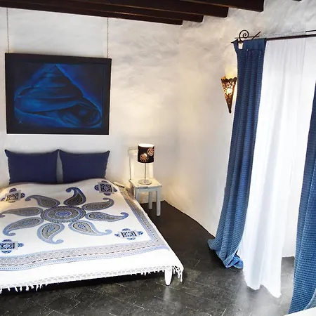 Lägenhet Stylish Getaway With Secluded Patio In Lava