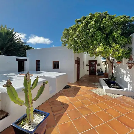 דירה Stylish Getaway With Secluded Patio In Lava