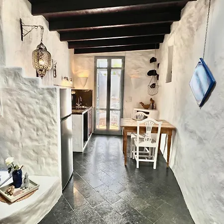 Stylish Getaway With Secluded Patio In Lava Apartment